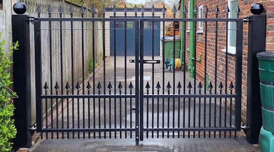 Metal gate