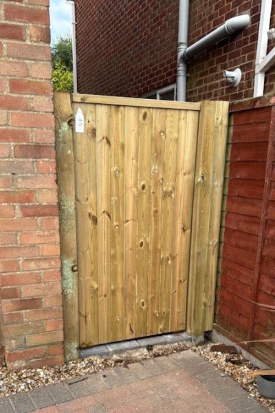 Side timber gate
